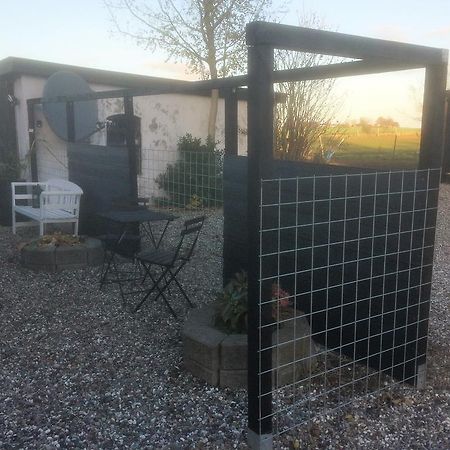 Svalegaarden Guesthouse Saerslev ภายนอก รูปภาพ