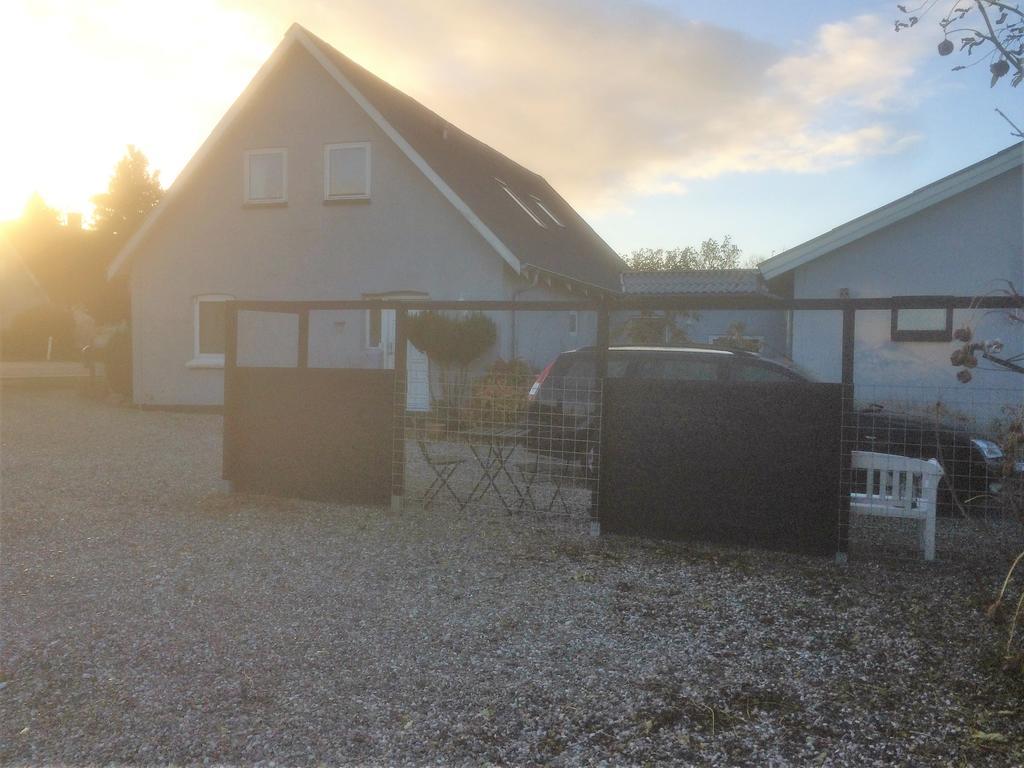 Svalegaarden Guesthouse Saerslev ภายนอก รูปภาพ