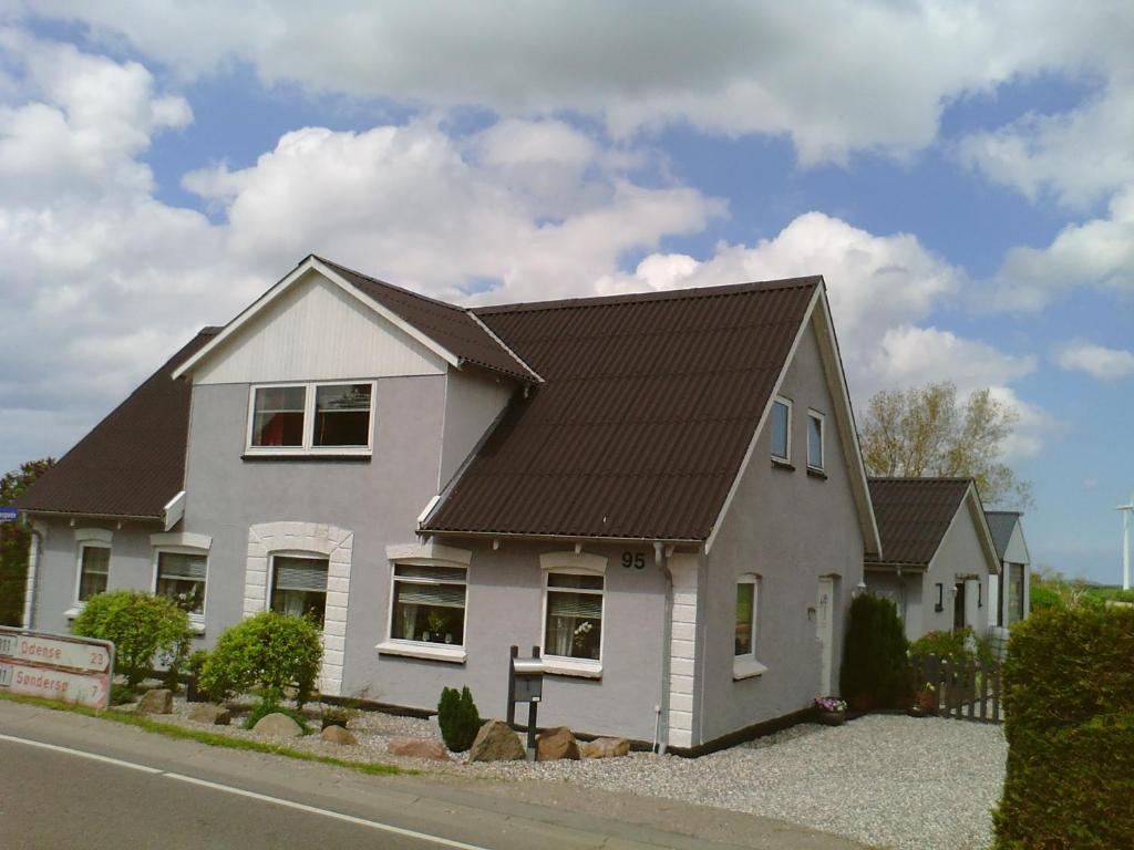 Svalegaarden Guesthouse Saerslev ภายนอก รูปภาพ