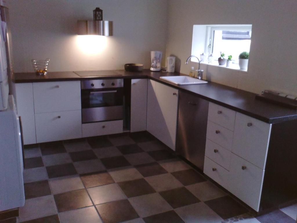 Svalegaarden Guesthouse Saerslev ภายนอก รูปภาพ